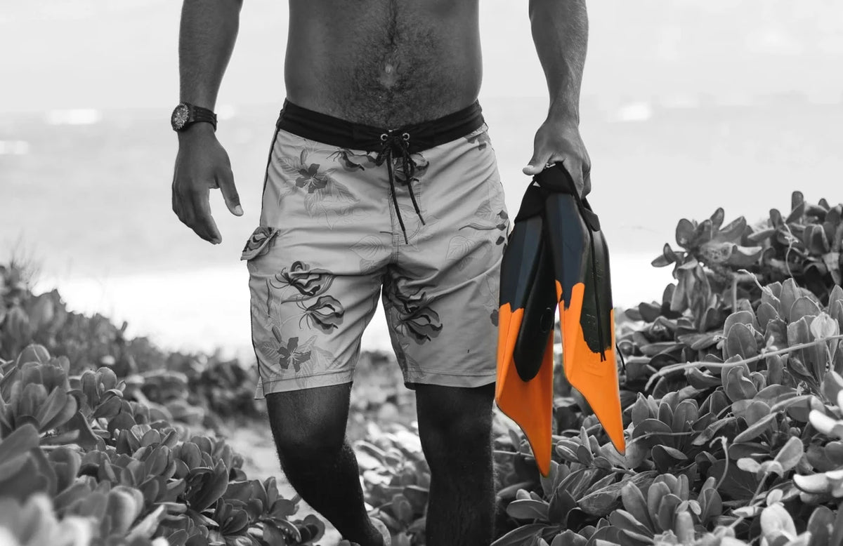 churchill-makapuu-pro-natural-gum-rubber-f3 FINSORANGE_BLACKLIFESTYLE.webp